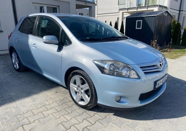 Toyota Auris cena 18900 przebieg: 249000, rok produkcji 2010 z Warszawa małe 191